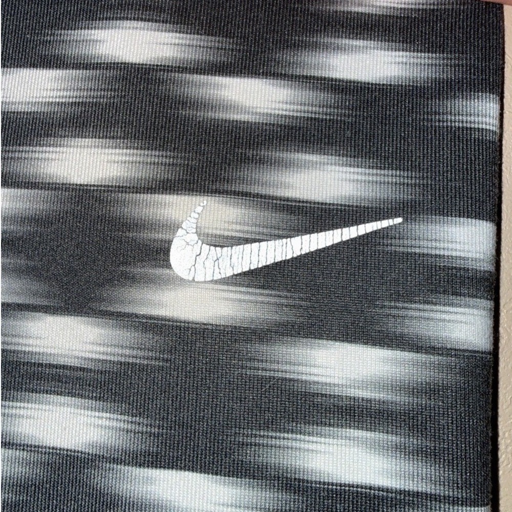 Nike Dri-FIT Run Fast Live Fearless Capri Leggings Women's L Zip Pocket‎ 20.5in - Picture 3 of 8